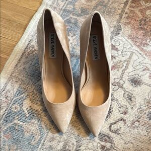 Tan Suede Steve Madden Daisie Pumps